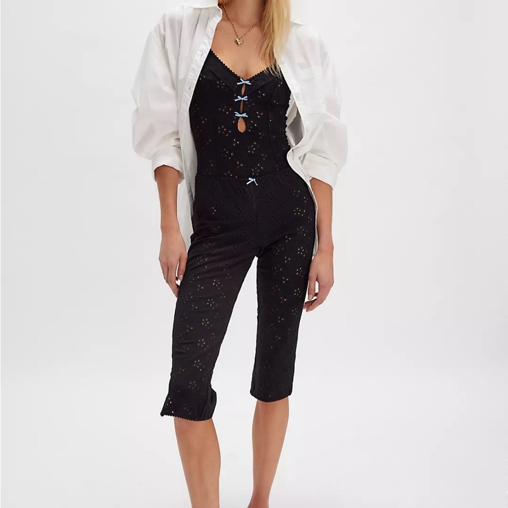 NWT Intimately FP Full Bloom Capris in Black